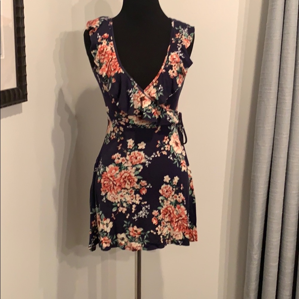 Francesca’s dress. Size XS. Navy background.